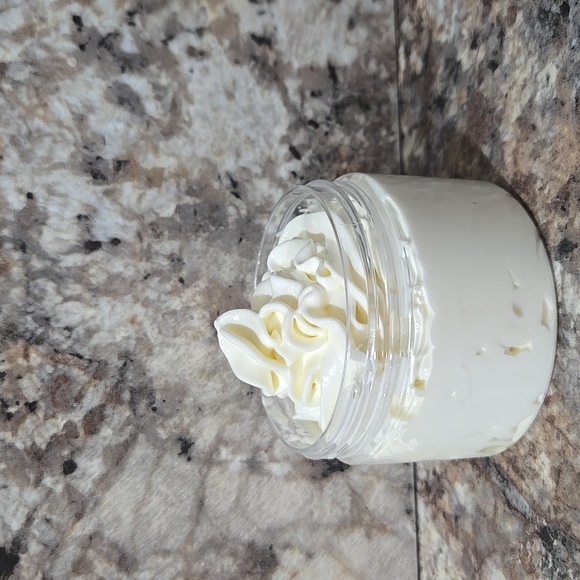 NEW! Hand Crafted "Oh Coconut Cream " Creamy Body Butter Lotion 4oz - Picture 2 of 2
